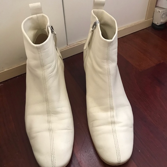 everlane day boot white